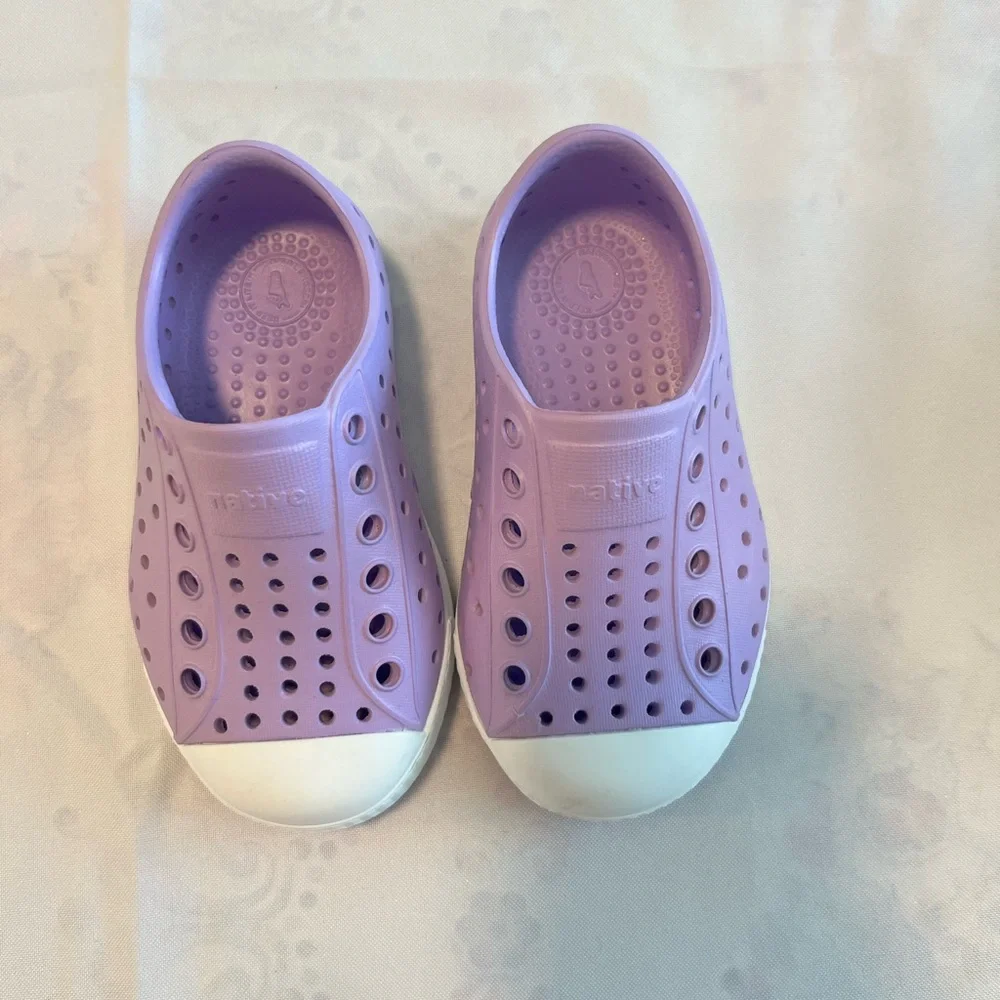 Native Kids Water Shoes - Lavender and White
